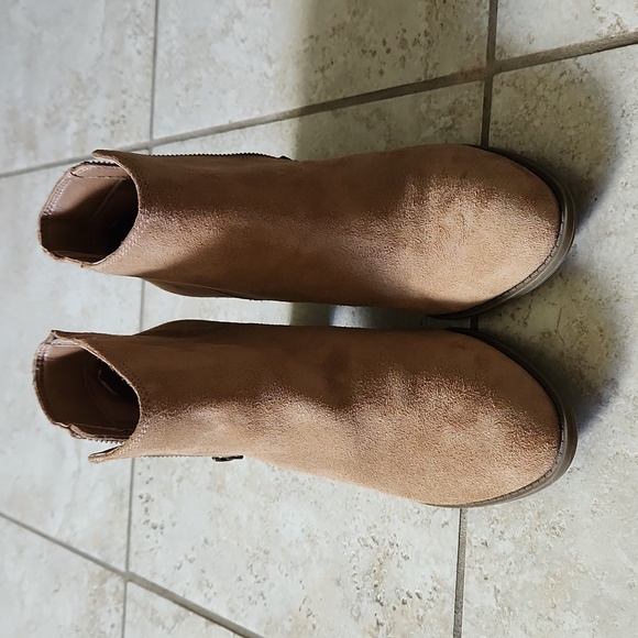 Vionic Suede booties Size 7 - Picture 2 of 12